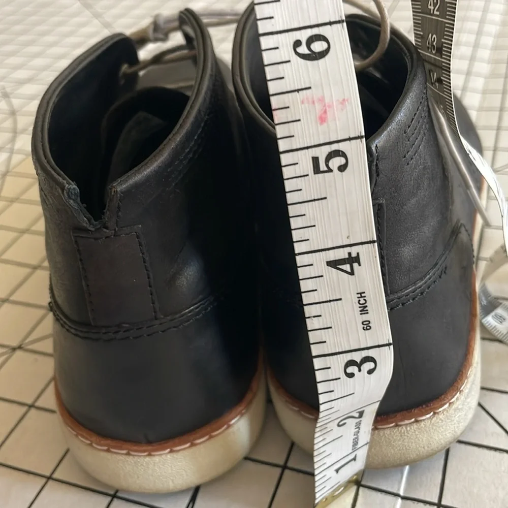 Timberland men’s chukka boots, size 7.5, great used condition black with brown - Picture 6 of 8